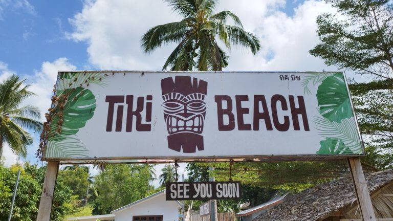 Tiki Beach Schild