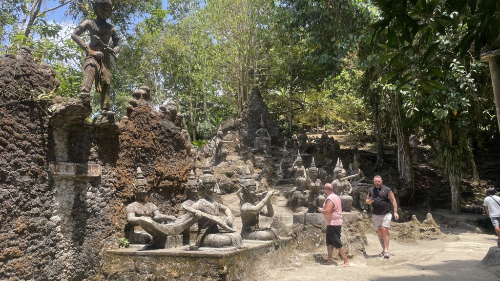 Magic-Garden-Statuen
